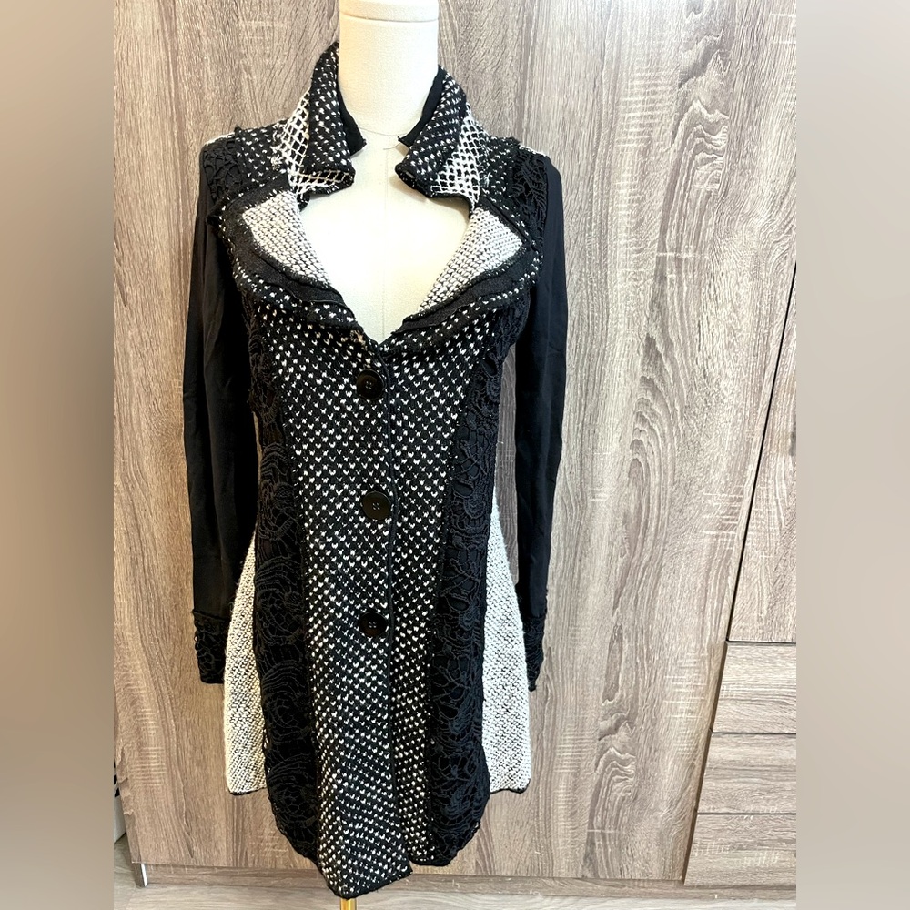 DOLCEZZA Black & White Knit Long Tunic Cardigan with awesome Ruffled Collar!